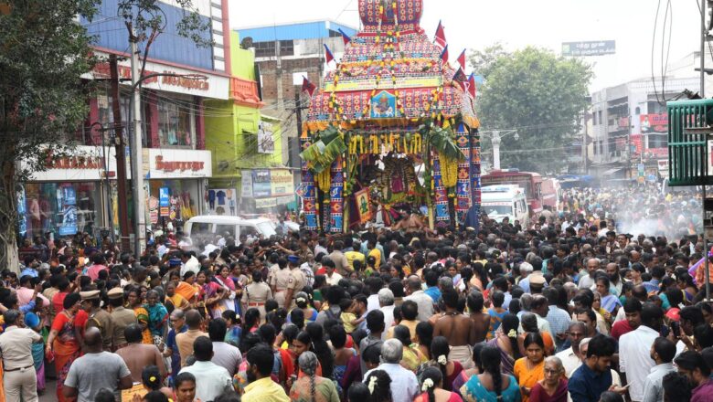 பெண்கள் மட்டும் இழுக்கும் தேர்த்திருவிழா!