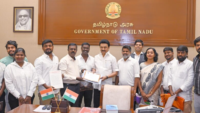 சென்னை பத்திரிகையாளர் மன்றத்திற்கு (Chennai Press Club)  புதிதாக தேர்வாகியுள்ள நிர்வாகிகள் தமிழக முதலமைச்சரை சந்தித்து வாழ்த்து பெற்றனர்.