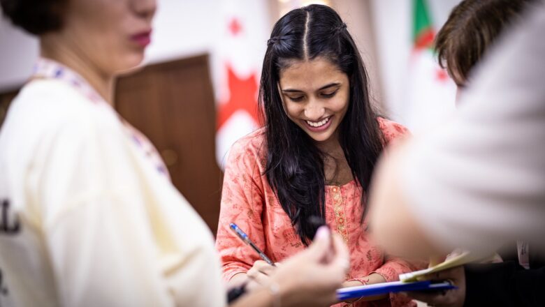 இந்தியாவின் திவ்யா மகளிர் உலகக் கோப்பையை வென்று கிராண்ட்மாஸ்டர் பட்டத்தையும் பெற்றார்.