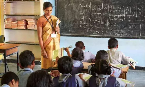 அரசு பள்ளி ஆசிரியர்களுக்கு தகுதித்தேர்வு(TET) கட்டாயம்!