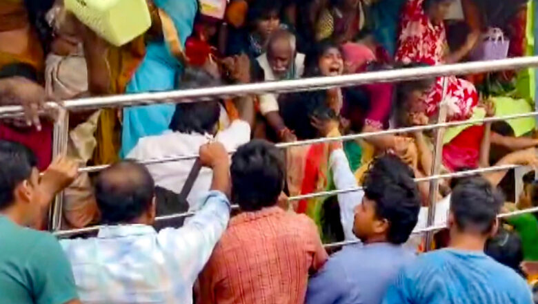 ஆந்திரப் பிரதேசத்தில் உள்ள காசிபுகா வெங்கடேஸ்வர சுவாமி கோயிலில் ஏற்பட்ட கூட்ட நெரிசலில் 9 பேர் உயிரிழந்தனர்!