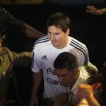 கொல்கத்தாவில் கால்பந்து ஜாம்பவான் லியோனல் மெஸ்ஸிக்கு ரசிகர்கள் ஆரவார வரவேற்பு.