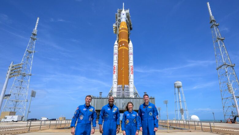 NASA Artemis II-க்குத் தயாராகிறது: 50 ஆண்டுகளுக்கும் மேலாக முதல் மனிதர் பயணிக்கும் நிலவுப் பயணம்