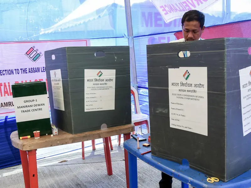 கேரளா, அசாம், புதுச்சேரி சட்டமன்றத் தேர்தல்கள் வாக்குப்பதிவு நடைபெற்று வருகிறது.