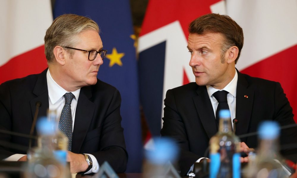 பிரிட்டிஷ் பிரதமரும் பிரெஞ்சு அதிபரும் இணையவழி உச்சிமாநாட்டை நடத்த உள்ளனர்.