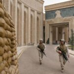 அமெரிக்கக் குடிமக்கள் உடனடியாக ஈராக்கை விட்டு வெளியேறுமாறு அமெரிக்க தூதரகம் வலியுறுத்தியது.