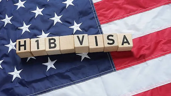 H1B விசா: குறைந்தபட்ச ஊதியத்தை 30% உயர்த்த அமெரிக்கா முன்மொழிவு.