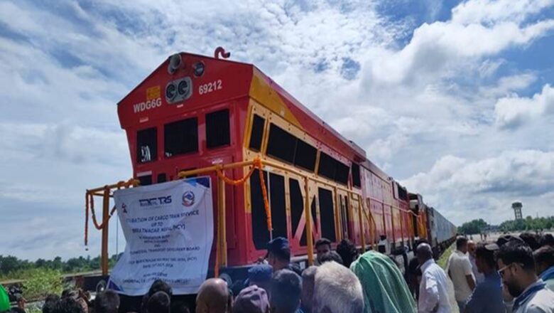 கனோலா விதைகளை ஏற்றிச் சென்ற இந்தியாவின் முதல் வணிக சரக்கு ரயில் நேபாளத்தை அடைந்தது!