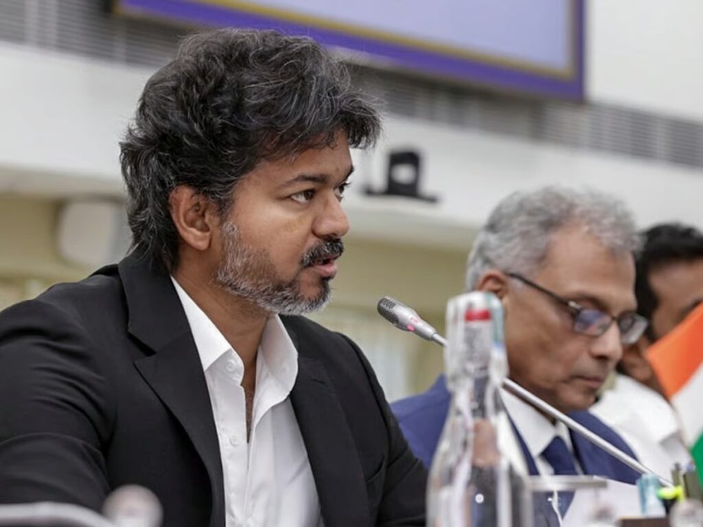 மாவட்ட ஆட்சியர்கள் மற்றும் காவல் அதிகாரிகளுக்குத் தமிழக முதல்வர் விருதுகள் வழங்கி கௌரவித்தார்.