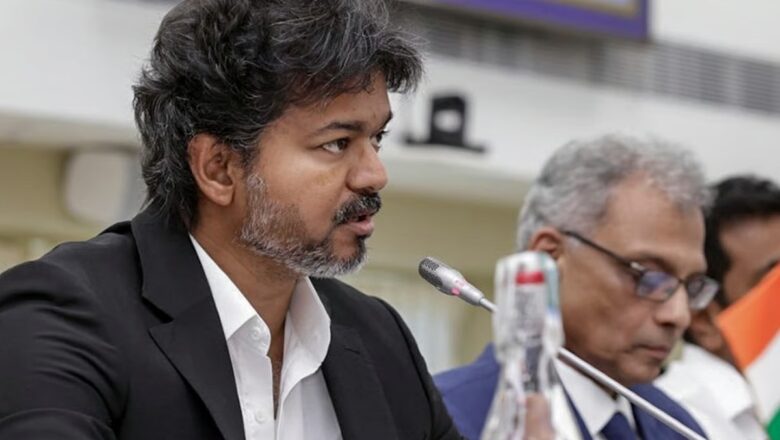 மாவட்ட ஆட்சியர்கள் மற்றும் காவல் அதிகாரிகளுக்குத் தமிழக முதல்வர் விருதுகள் வழங்கி கௌரவித்தார்.