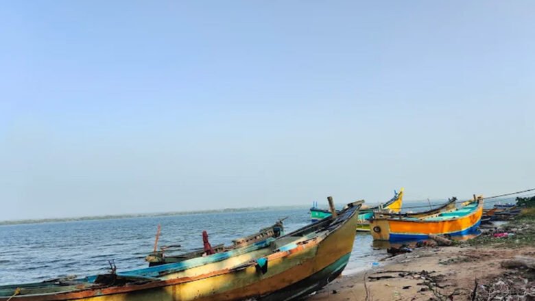 ஆந்திராவின் கோனசீமா மாவட்டத்தைச் சேர்ந்த மீனவர்கள் சென்ற மீன்பிடிப் படகு கடலில் மாயம்!