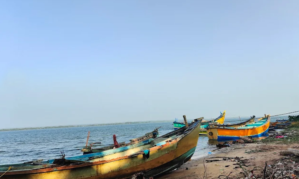 ஆந்திராவின் கோனசீமா மாவட்டத்தைச் சேர்ந்த மீனவர்கள் சென்ற மீன்பிடிப் படகு கடலில் மாயம்!