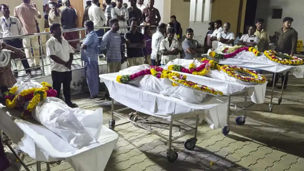 கரூர் கண்ணீரில் மூழ்கிய நாள் – 41 உயிர்களை காவு கொண்ட அந்த கருப்பு நாள்!