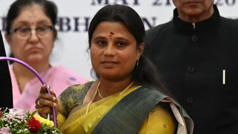 சட்டப்பேரவைக்கு சென்றபோது அமைச்சர் ஜெகதீஸ்வரியின் கார் மோதி இளைஞர் பலி!