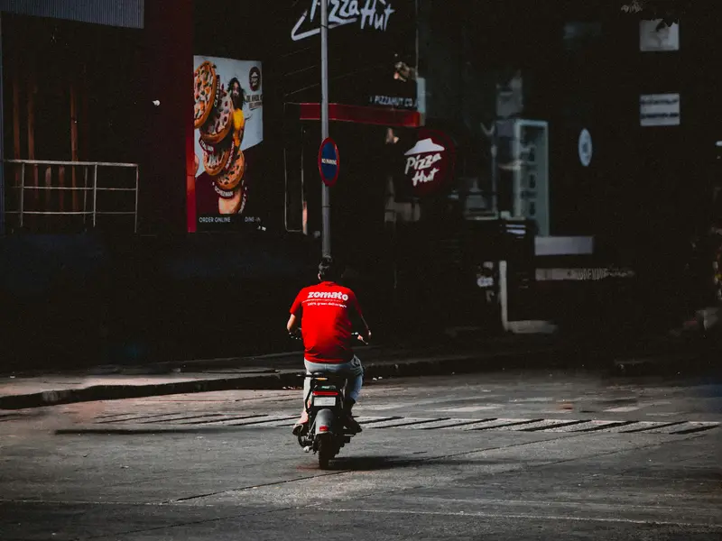 Zomato (ஸ்மோடோ): ‘அனலாக்’ (செயற்கை) சீஸ், பனீர் மற்றும் பால் சார்ந்த தயாரிப்புகலின் விற்பனைக்கு தடை!